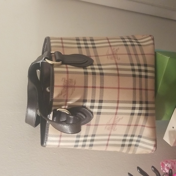 Burberry tote bag (SALE TODAY) - Picture 1 of 11